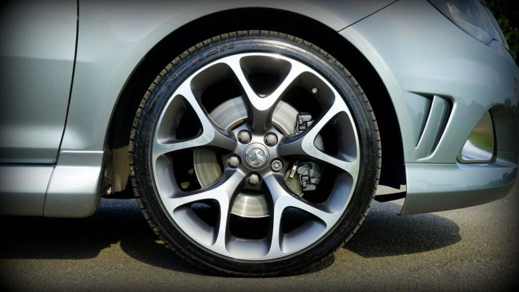 Pneumatiques : le contact essentiel de votre automobile avec la route 2 Pneumatiques : le contact essentiel de votre automobile avec la route